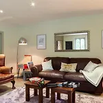The Stables With Jacuzzi & Tennis Court