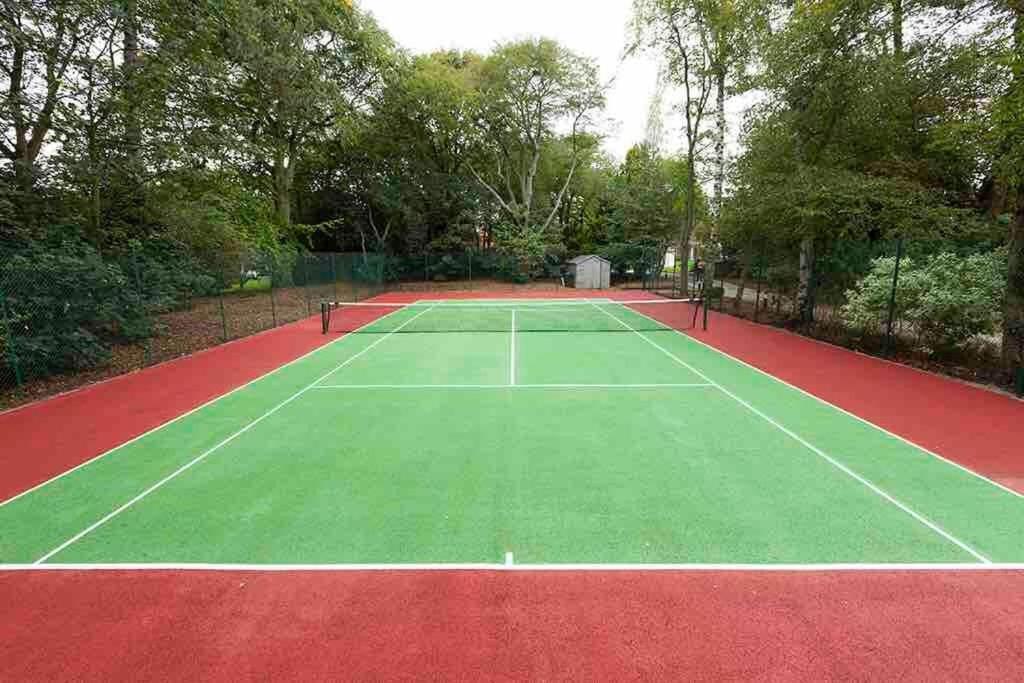 Rumah liburan The Stables With Jacuzzi & Tennis Court York