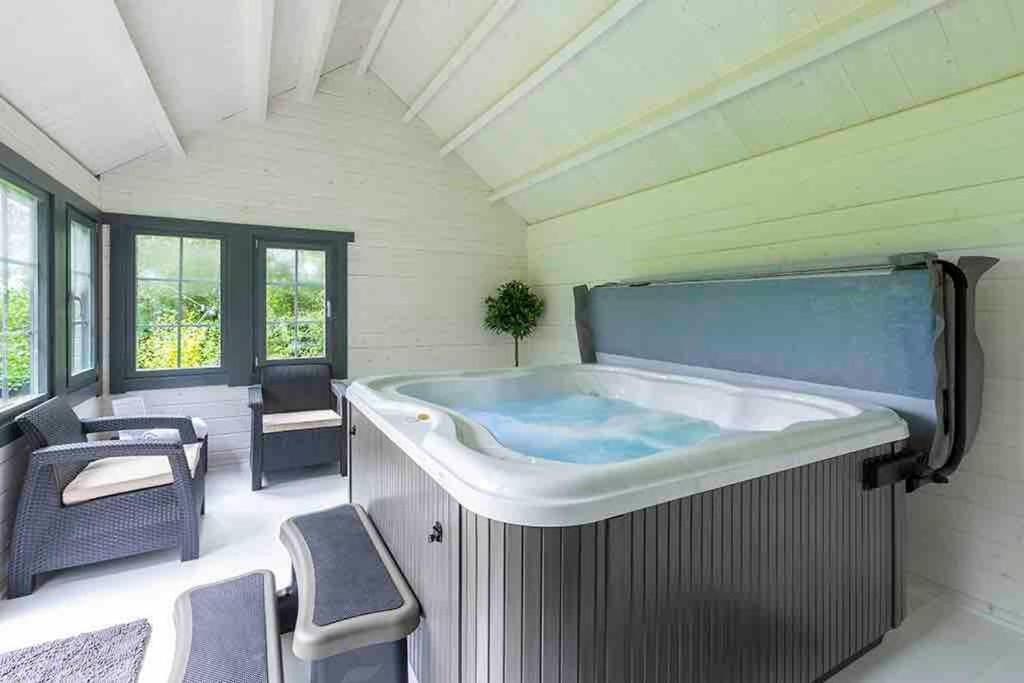 The Stables With Jacuzzi & Tennis Court York