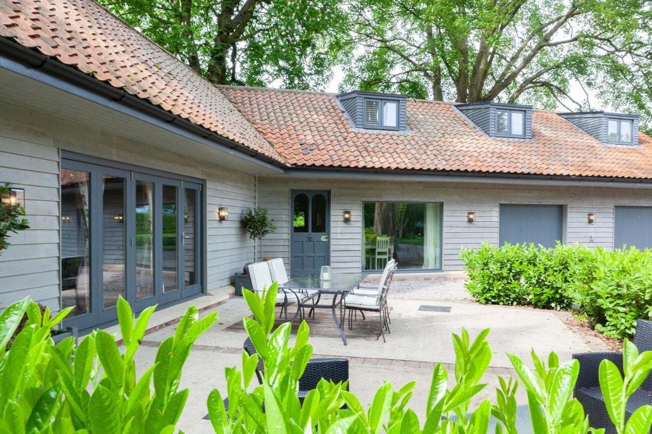 The Stables With Jacuzzi & Tennis Court *